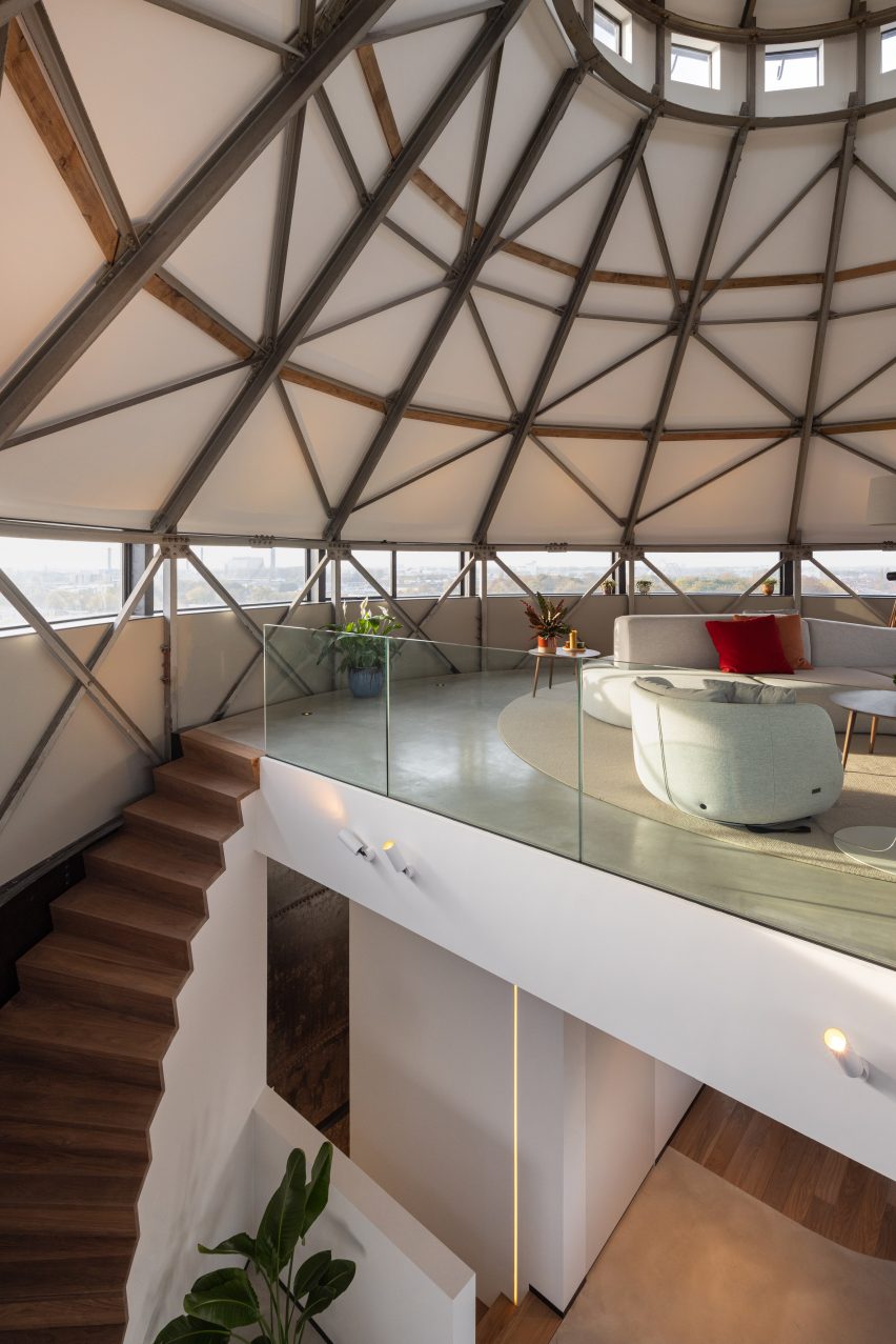 Amsterdamsestraatweg water tower renovation by Zecc Architecten