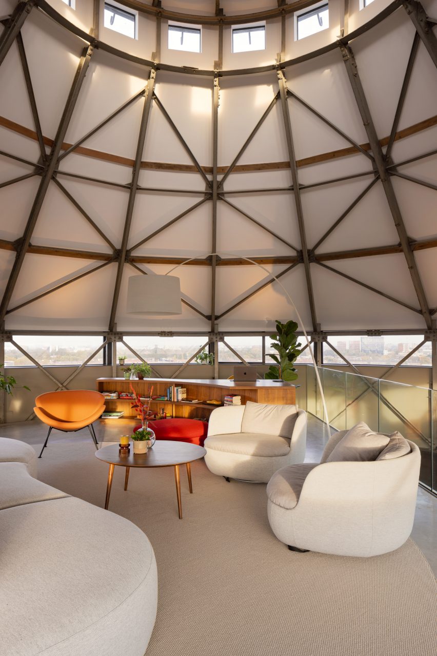Amsterdamsestraatweg water tower renovation by Zecc Architecten