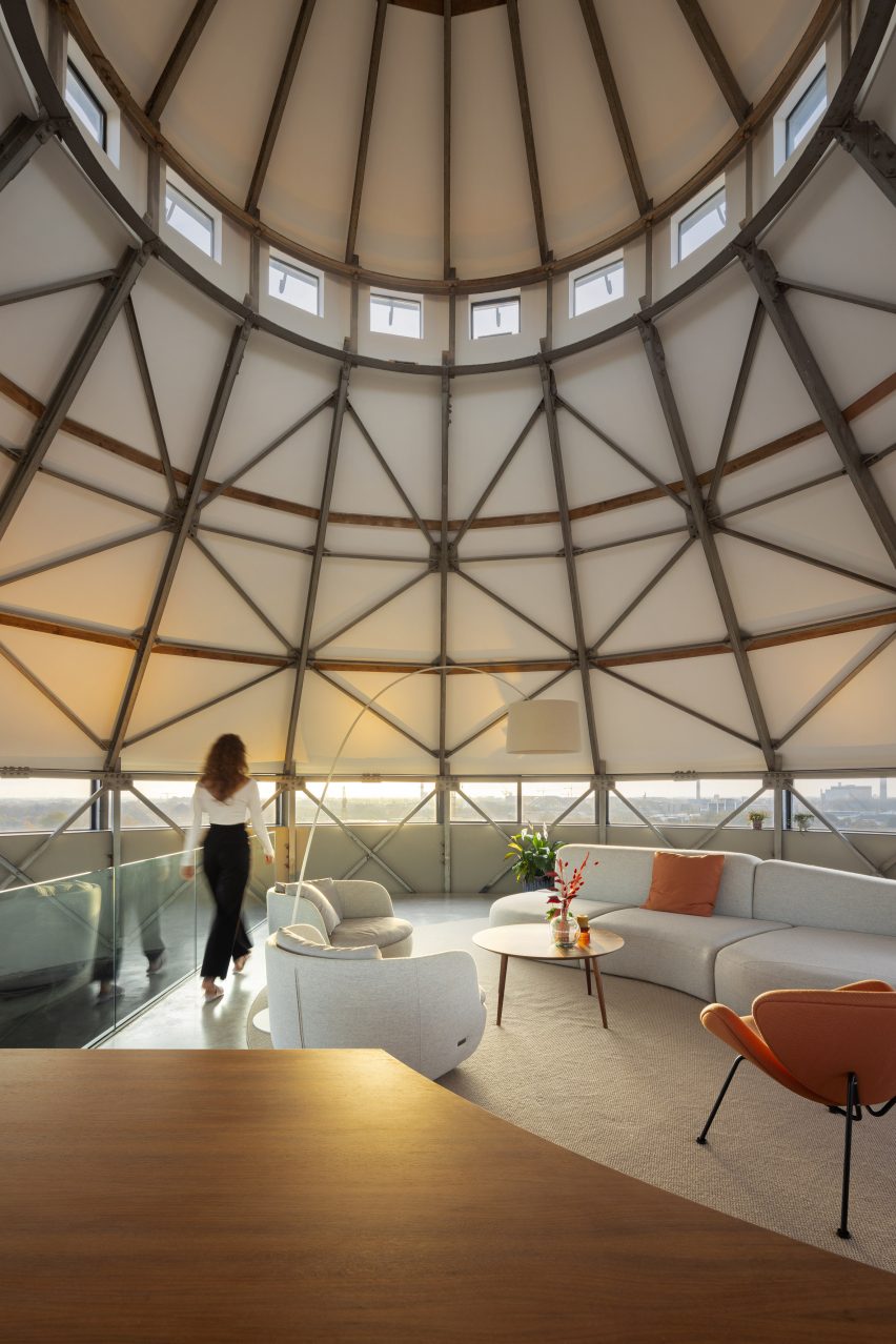 Amsterdamsestraatweg water tower renovation by Zecc Architecten