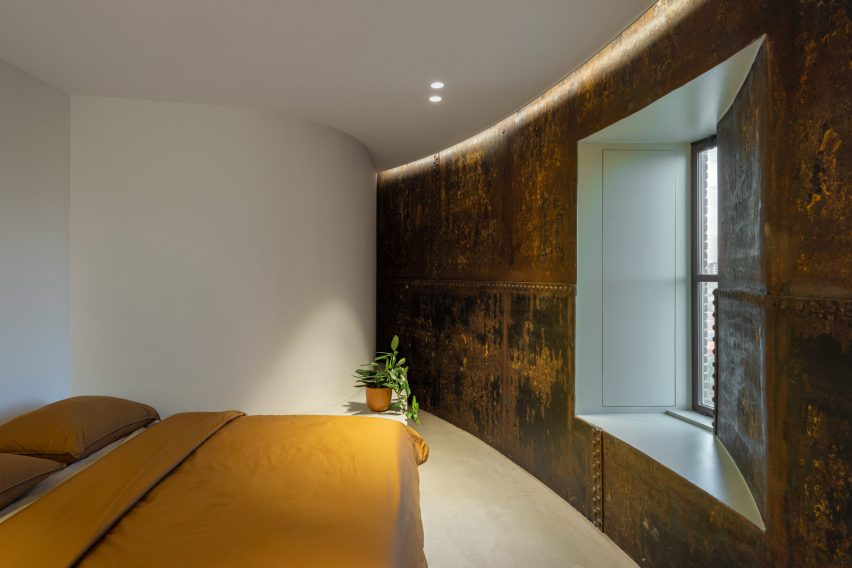Amsterdamsestraatweg water tower renovation by Zecc Architecten
