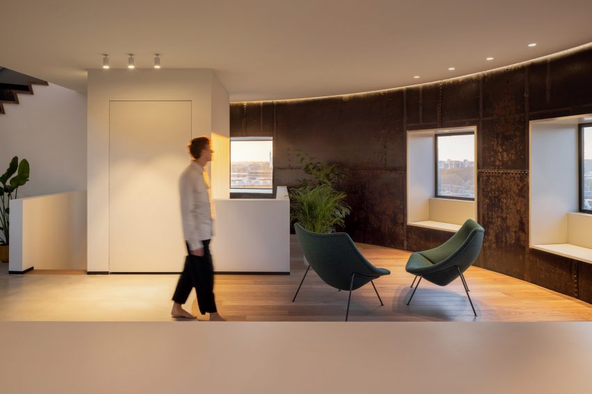 Amsterdamsestraatweg water tower renovation by Zecc Architecten