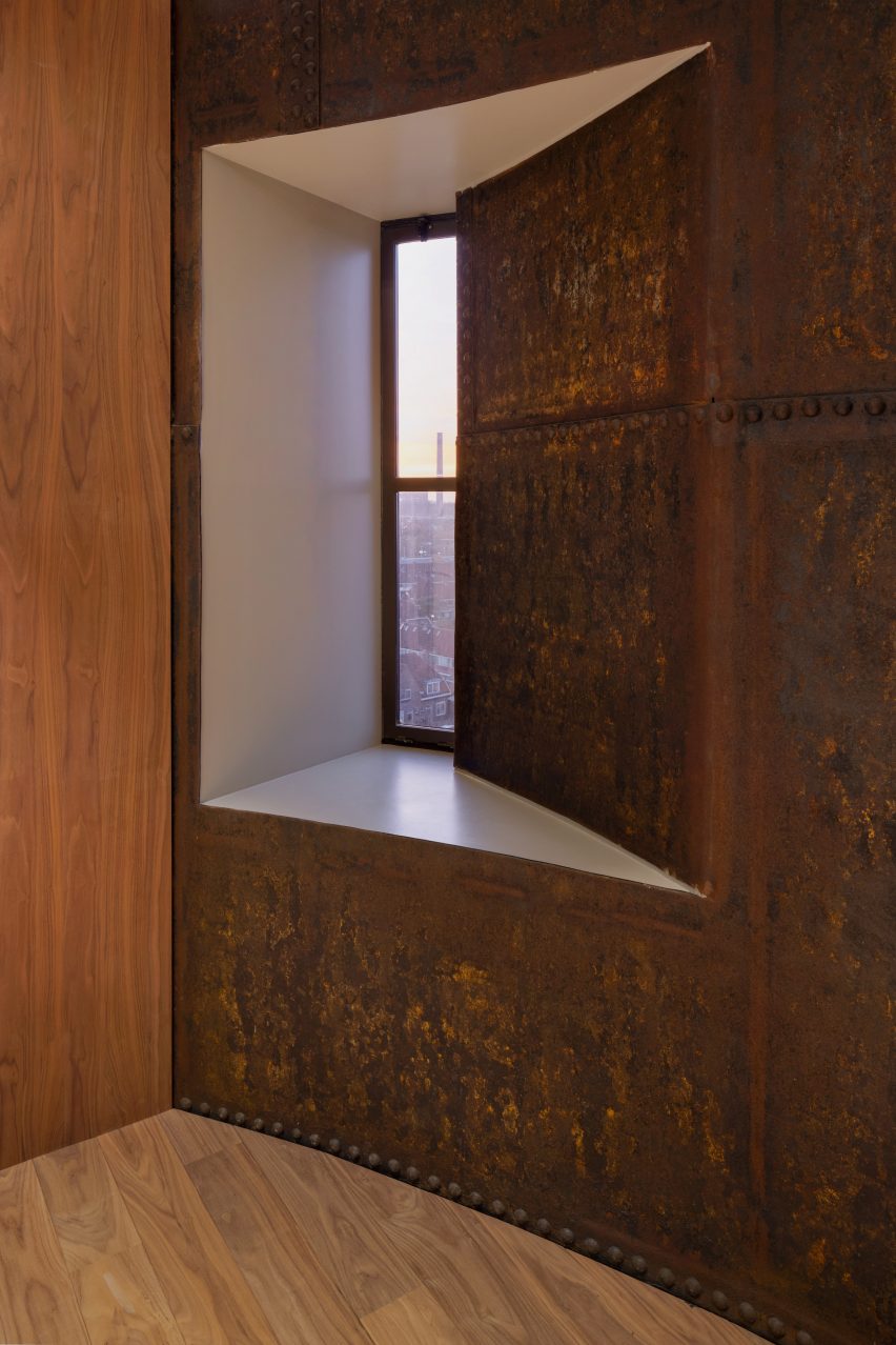 Amsterdamsestraatweg water tower renovation by Zecc Architecten