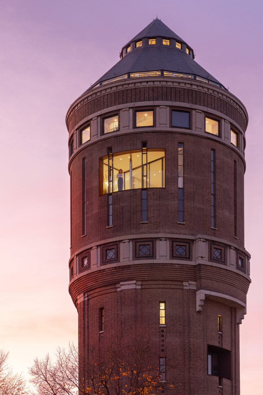 Amsterdamsestraatweg water tower renovation by Zecc Architecten