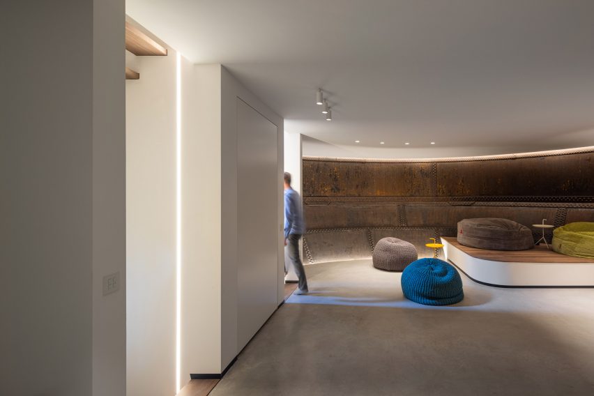 Amsterdamsestraatweg water tower renovation by Zecc Architecten