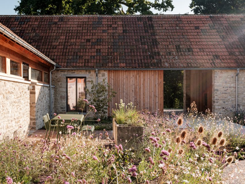 Exterior of Wraxall Yard homes by Clementine Blakemore Architects
