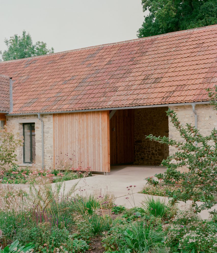 Exterior of Wraxall Yard homes by Clementine Blakemore Architects
