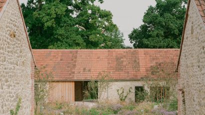 Exterior of Wraxall Yard homes by Clementine Blakemore Architects