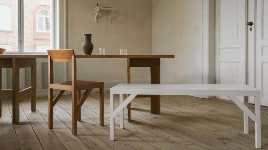 Image of chairs and a table