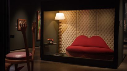 Lobster Mae West lip sofa