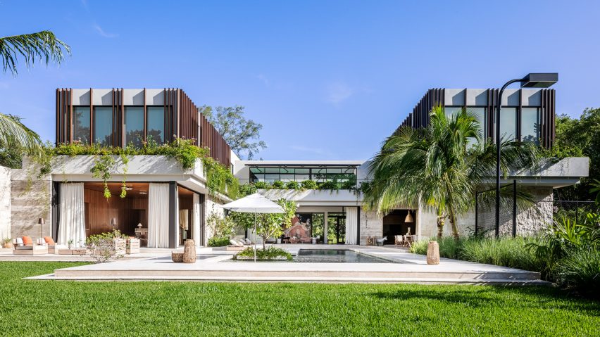 Strang Design tops Miami mansion with slatted volume and planter
