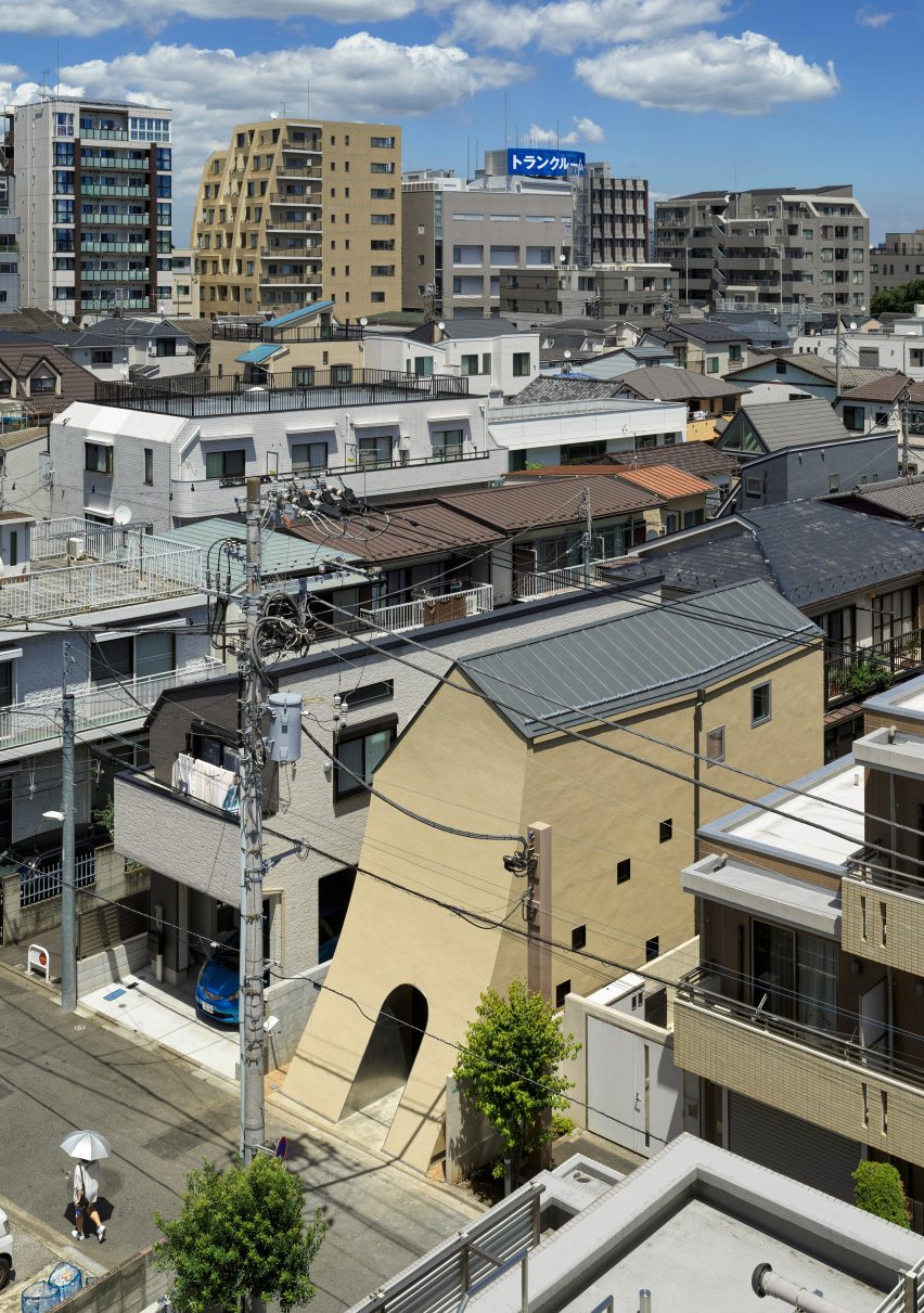Exterior of A Japanese Manga Artist's House by Tan Yamanouchi & AWGL