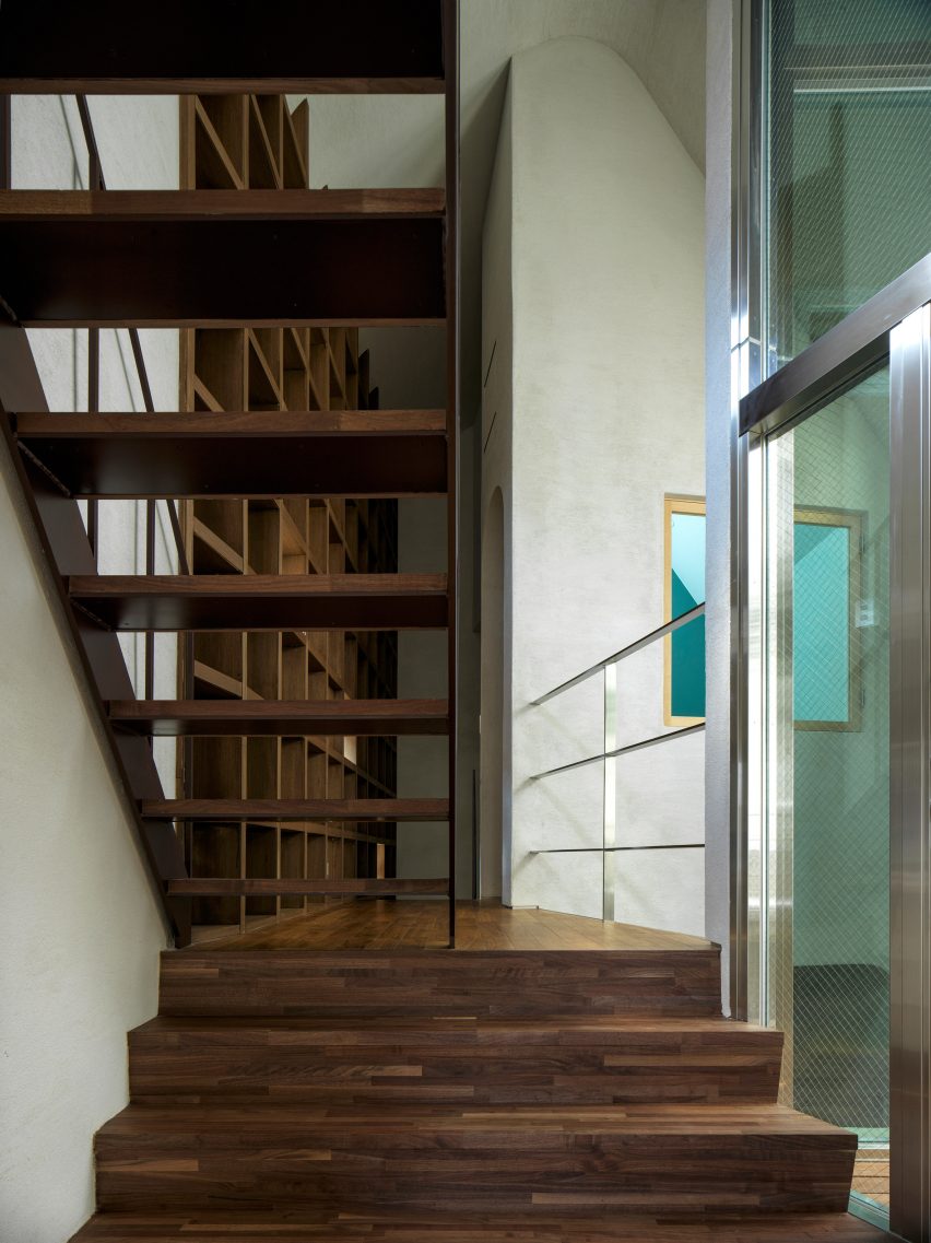 Interior of A Japanese Manga Artist's House by Tan Yamanouchi & AWGL