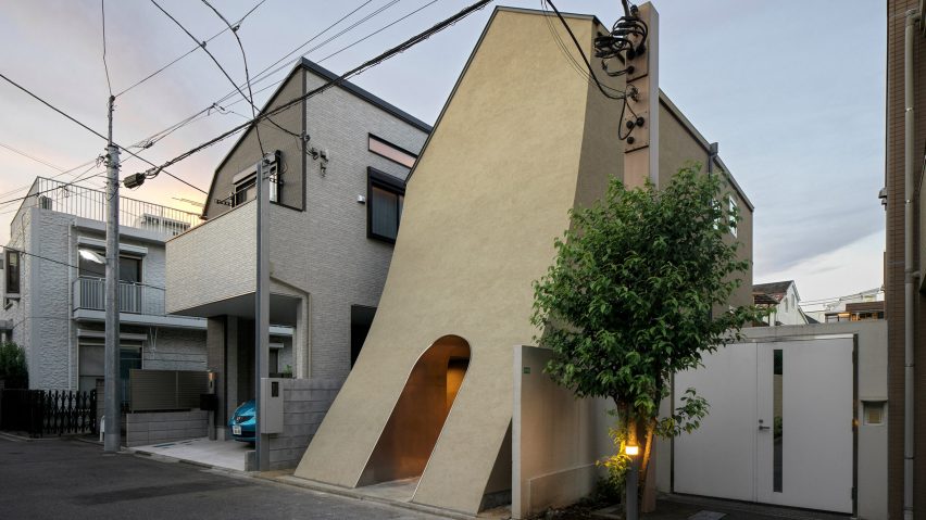 Exterior of A Japanese Manga Artist's House by Tan Yamanouchi & AWGL