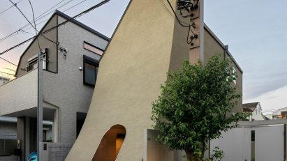 Exterior of A Japanese Manga Artist's House by Tan Yamanouchi & AWGL