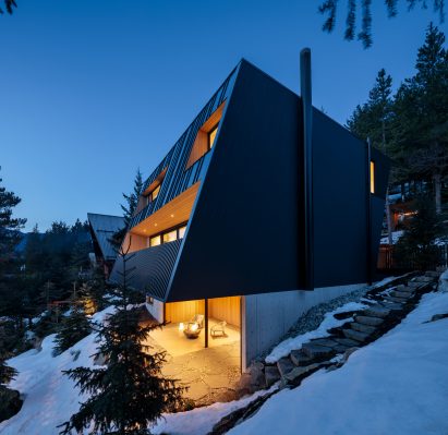 Black house by BattersbyHowat