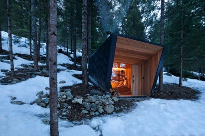 Small angular sauna with black siding