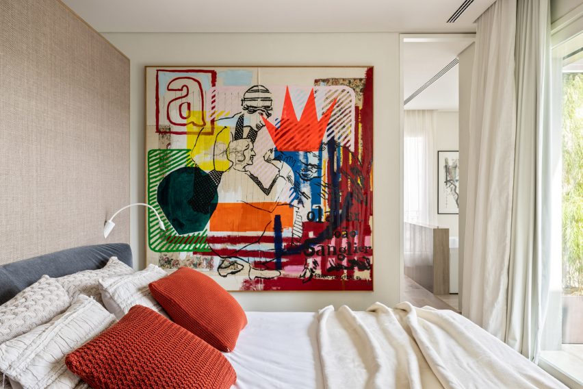 Bedroom decorated with bright wrt