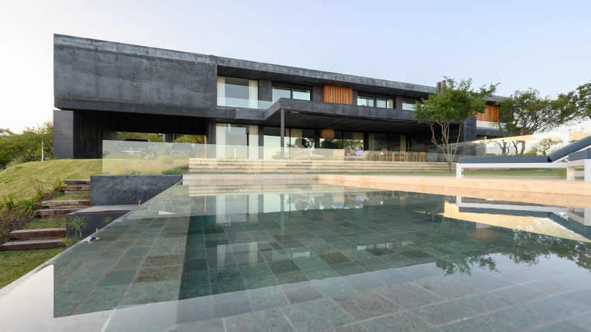 Exterior of the Black House by AR Arquitectos