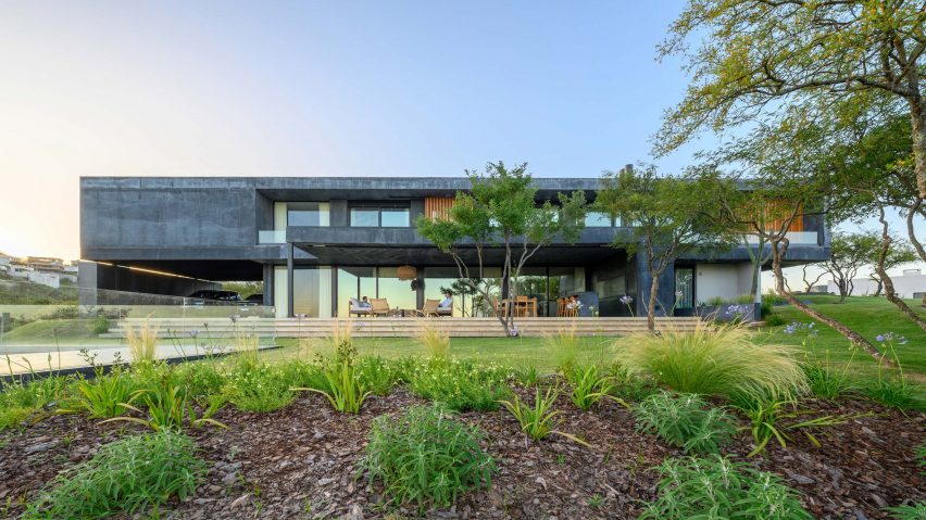 Exterior of the Black House by AR Arquitectos