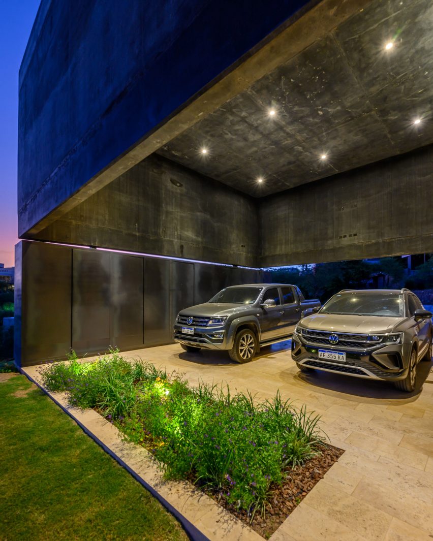 Lower ground parking space at the Black House by AR Arquitectos