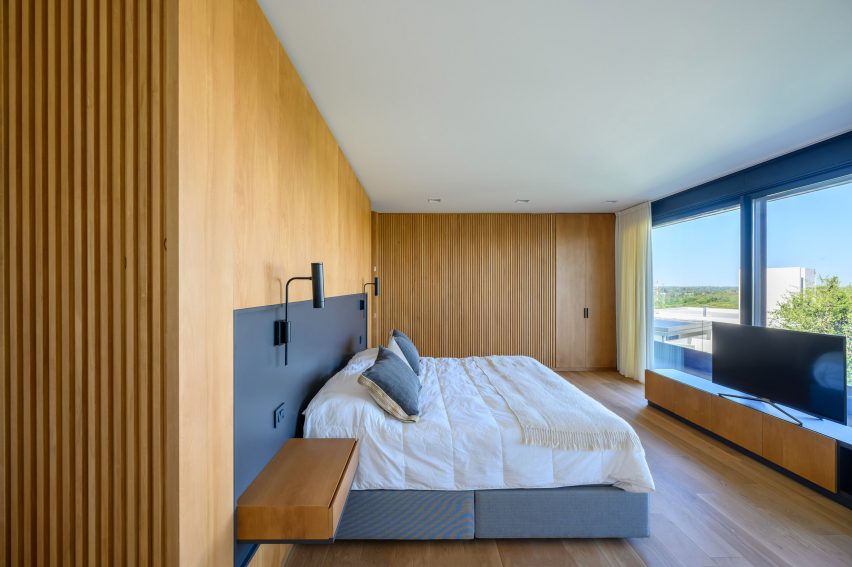 Interior of the Black House by AR Arquitectos