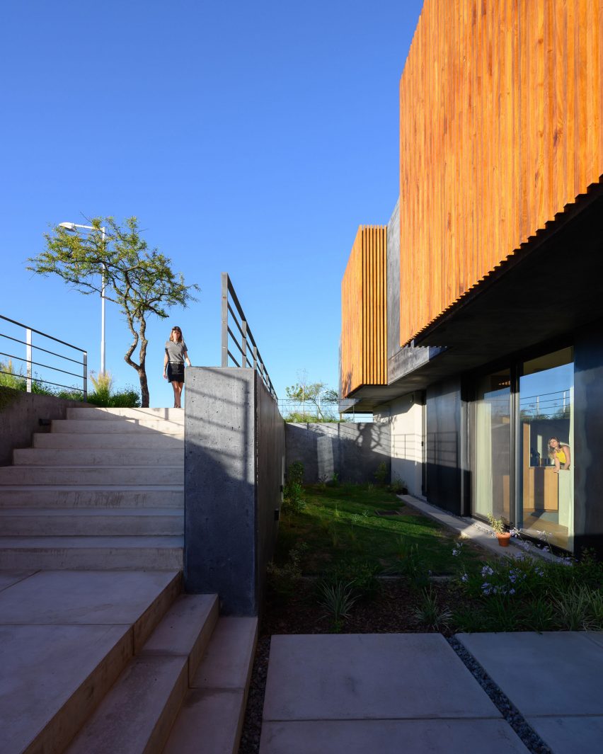 Exterior of the Black House by AR Arquitectos