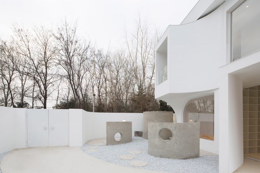Exterior of the Sleeping Lab hotel designed by Atelier d’More