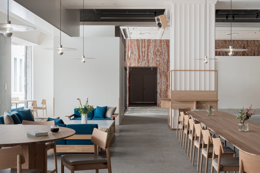 Blue Bottle Coffee shop in Hankyu store, Kobe, by Keiji Ashizawa