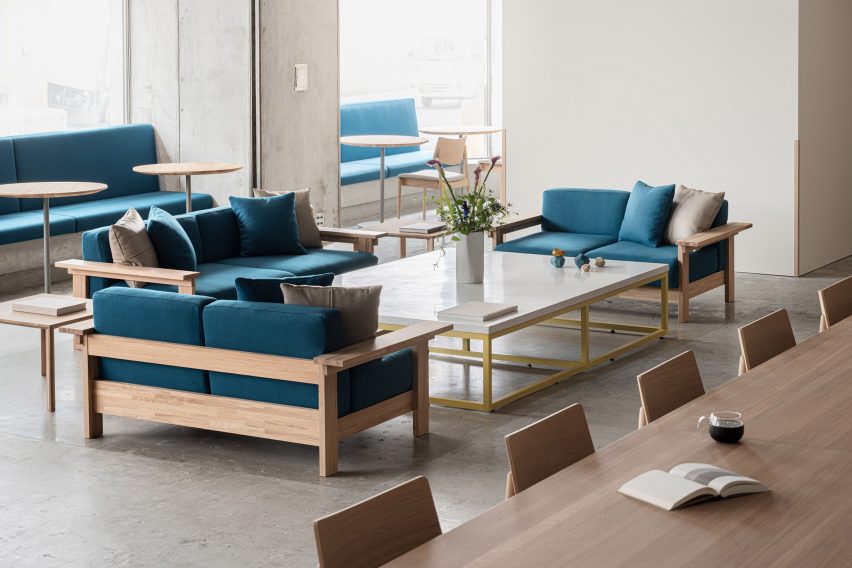 Blue Bottle Coffee shop in Hankyu store, Kobe, by Keiji Ashizawa