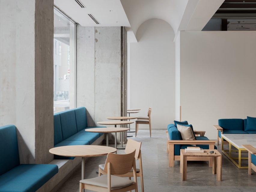 Blue Bottle Coffee shop in Hankyu store, Kobe, by Keiji Ashizawa
