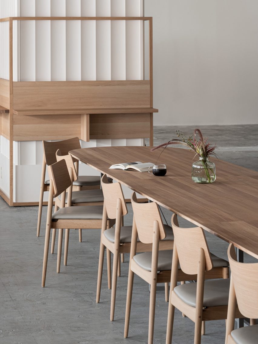Blue Bottle Coffee shop in Hankyu store, Kobe, by Keiji Ashizawa