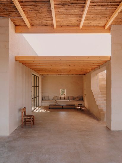Covered outdoor area of Casa Maiora in Puglia