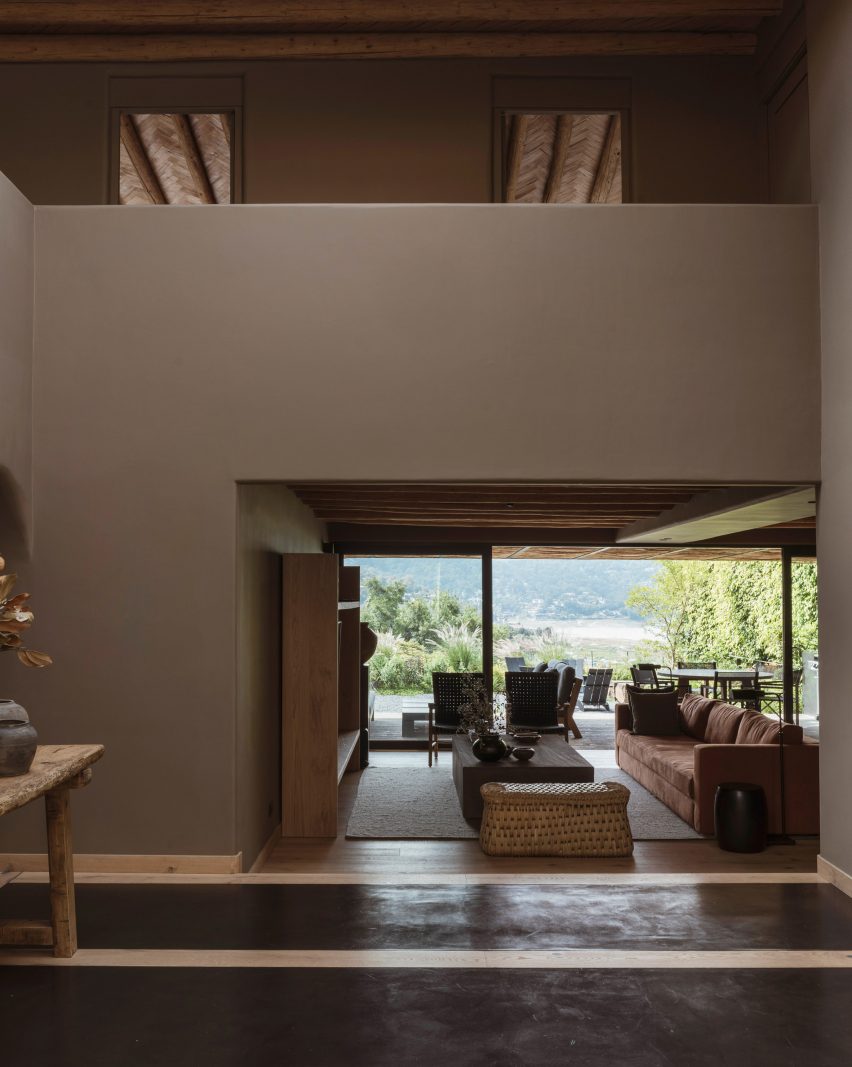 Entrance lobby, Casa Tres Árboles in Valle de Bravo by Direccion