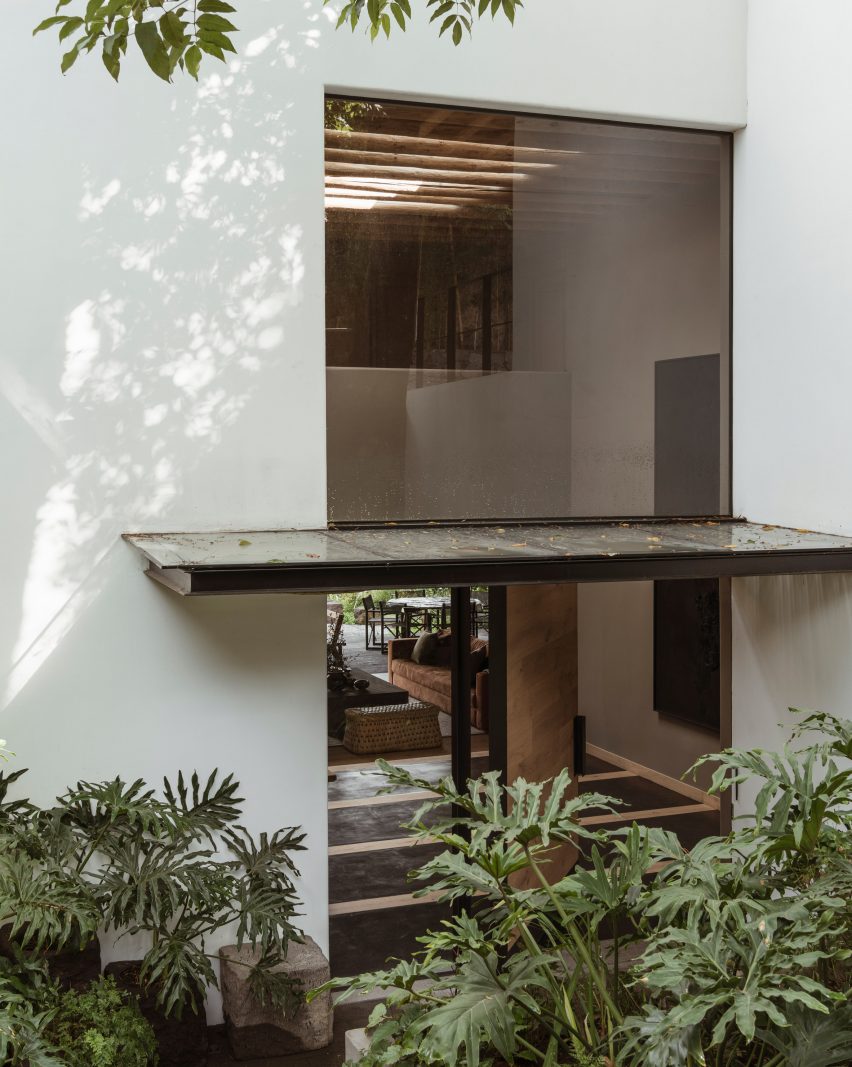 Glazed entrance, Casa Tres Árboles in Valle de Bravo by Direccion