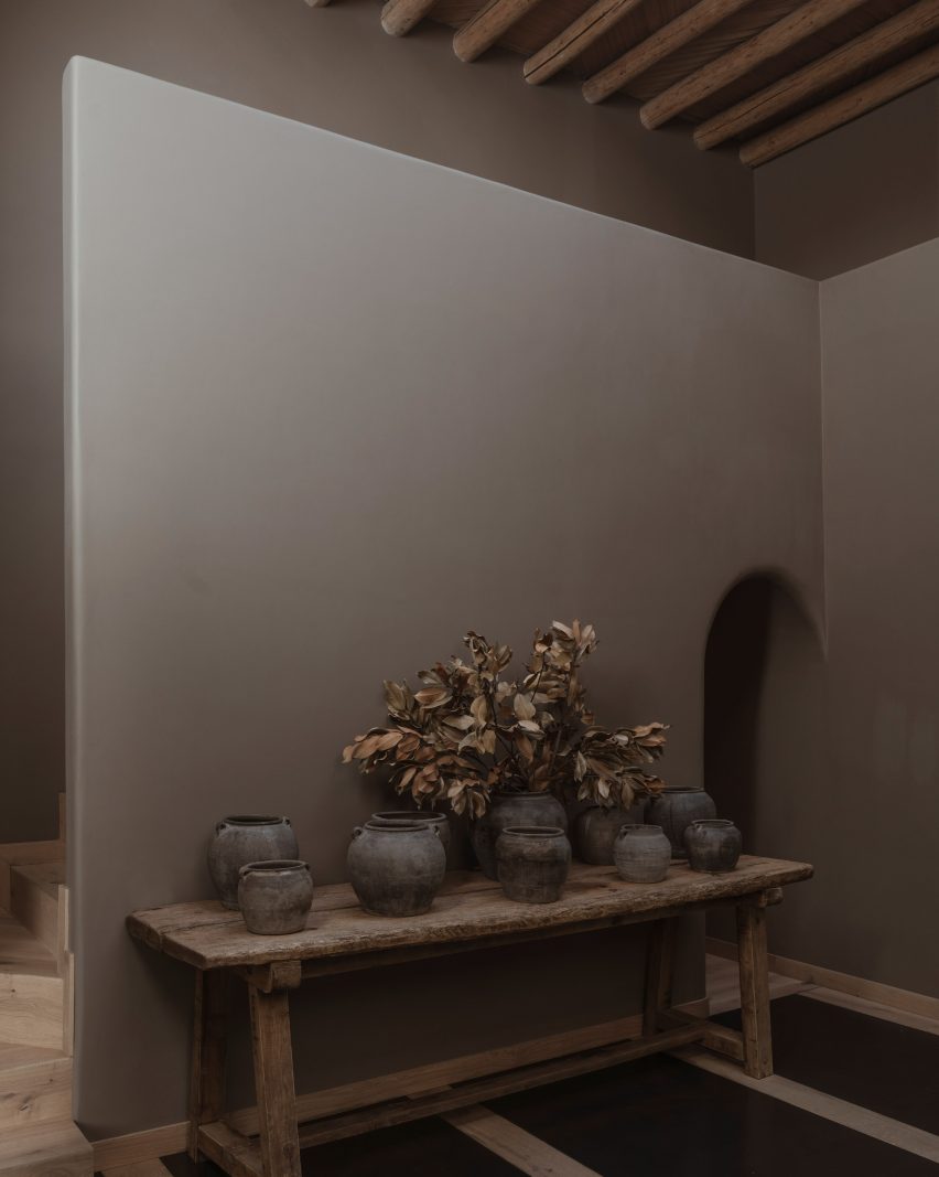 New wall in atrium, Casa Tres Árboles in Valle de Bravo by Direccion