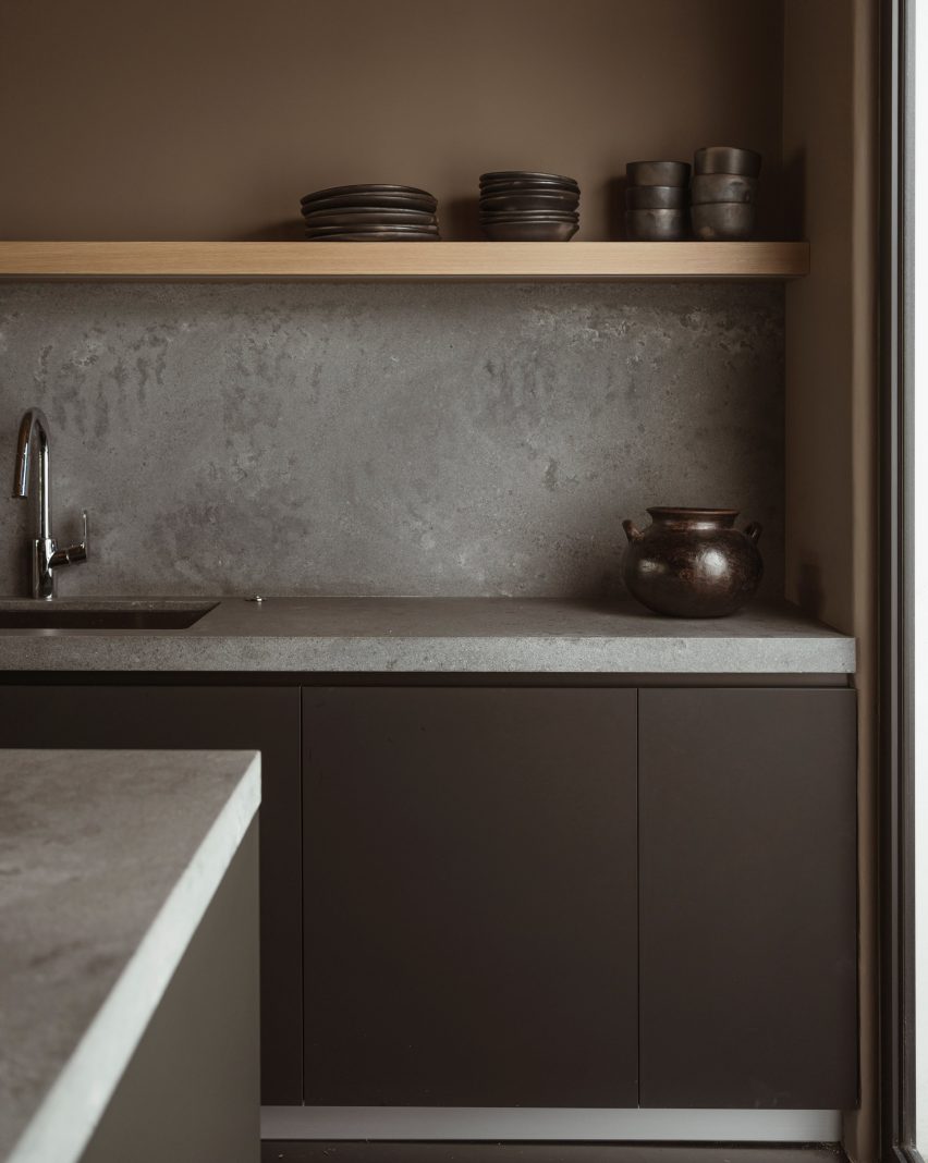 Kitchen, Casa Tres Árboles in Valle de Bravo by Direccion
