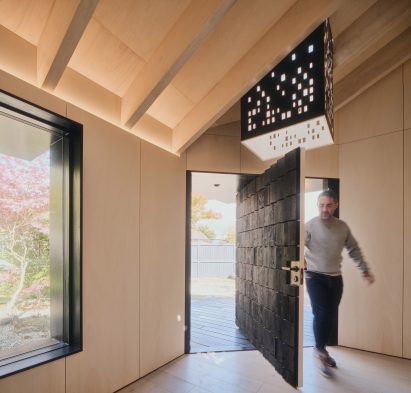 Pivoting door