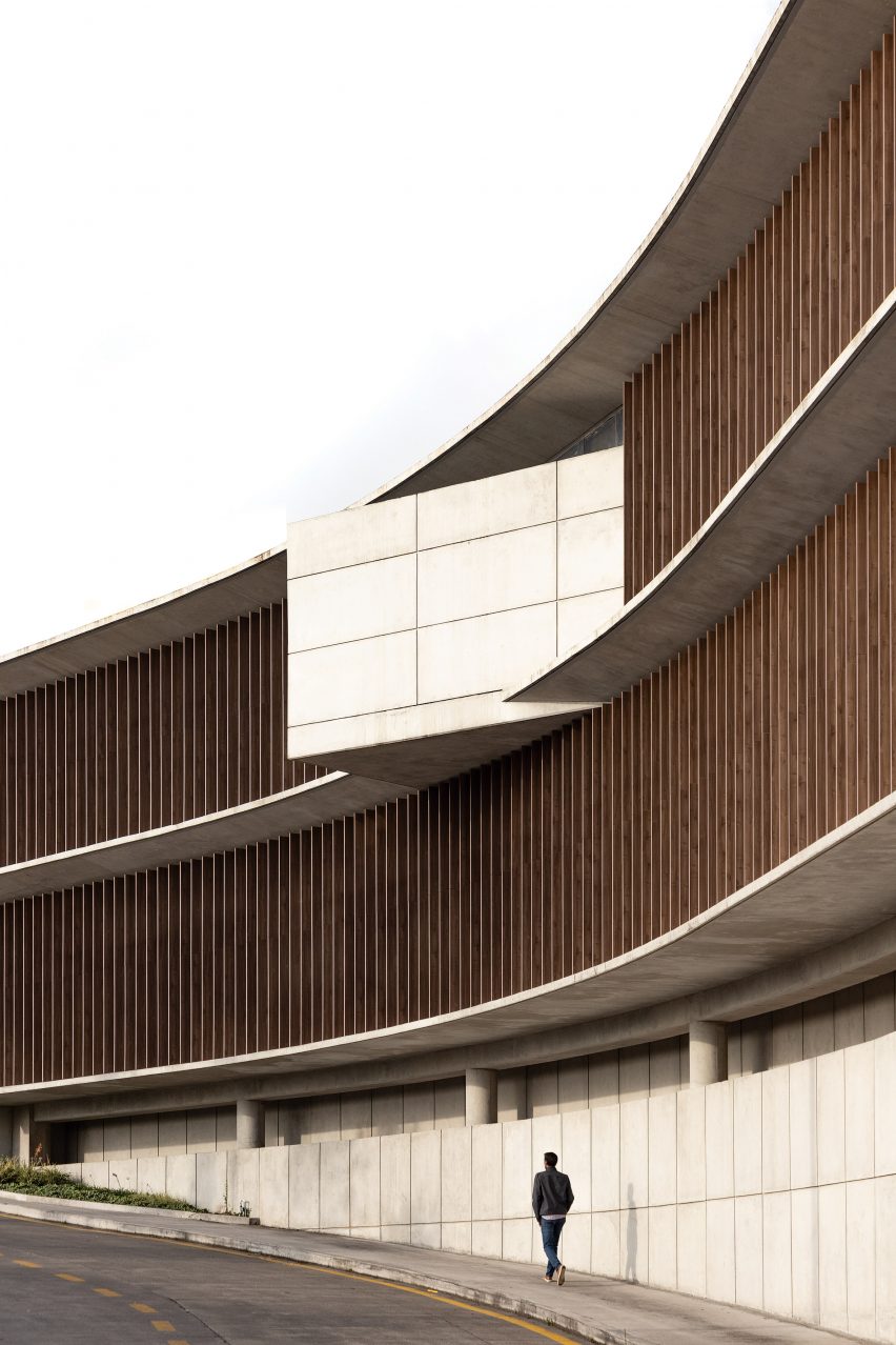 Diez + Muller Arquitectos completes office block attached to factory