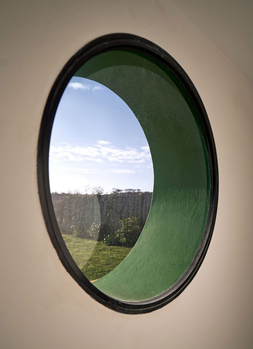 Circular window inside Casa Neptuna by Edgardo Giménez
