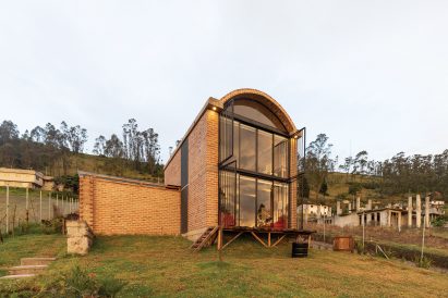 Vaulted roof on Ecuadorian house