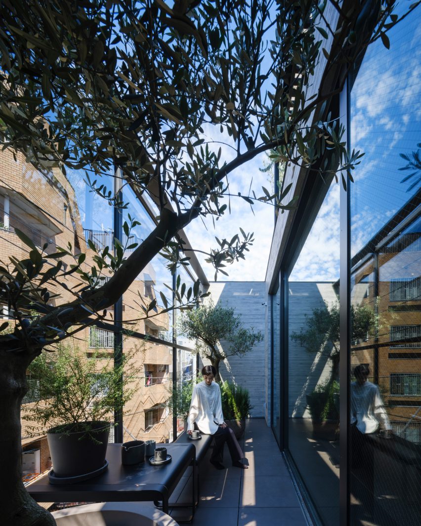 Exterior of Espirit House in Tokyo by Apollo Architects & Associates