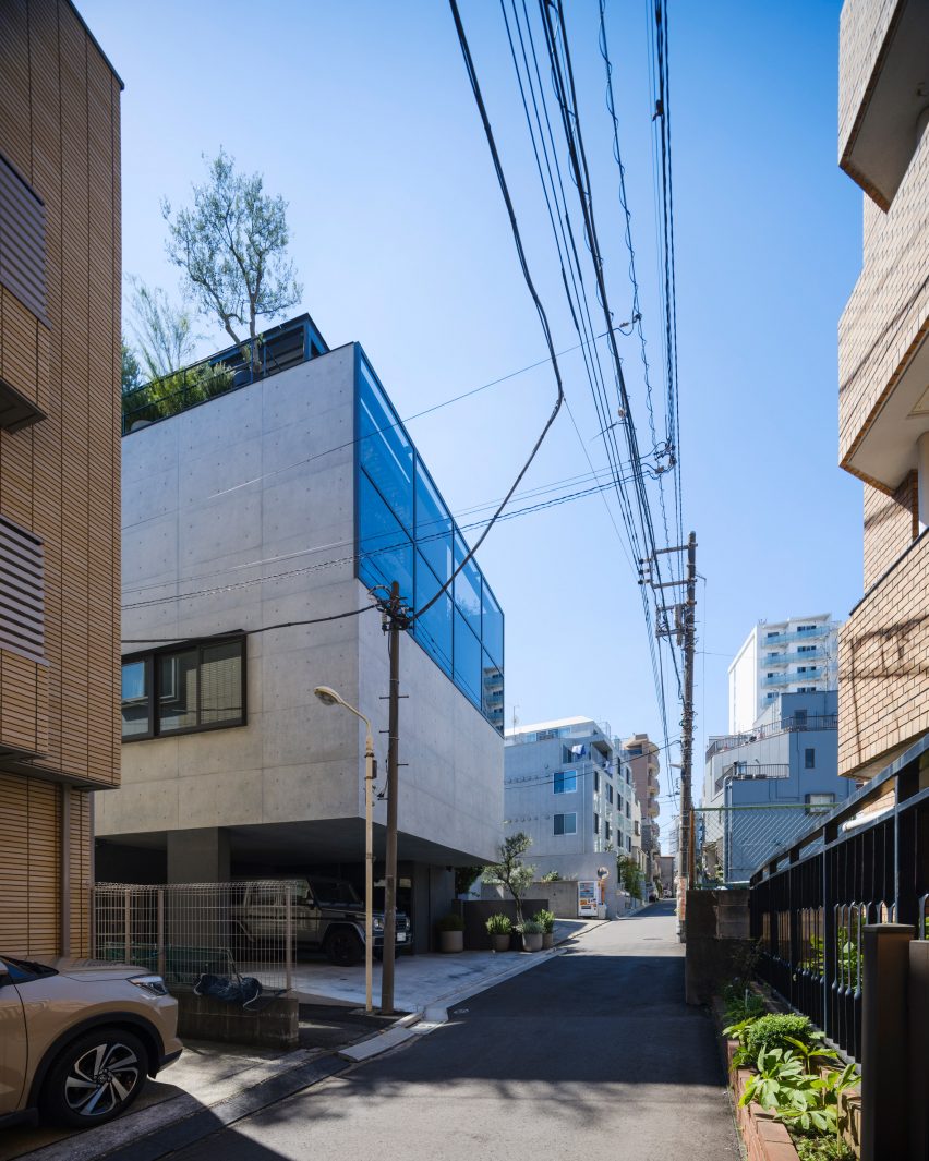 Exterior of Espirit House in Tokyo by Apollo Architects & Associates