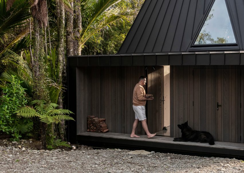 Exterior of the Biv Punakaiki cabin by Fabric Architecture
