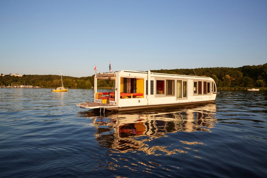 Exterior of Fàng Sōng houseboat in Berlin by Crossboundaries