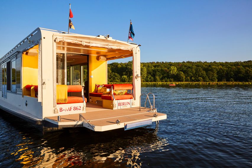 Exterior of Fàng Sōng houseboat in Berlin by Crossboundaries