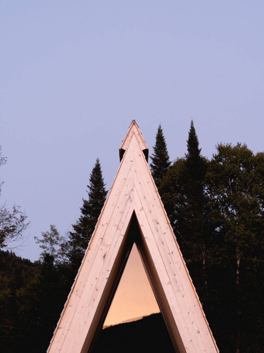 Close up of the top of the steep-pitched cabin roof by Atelier l'Abri
