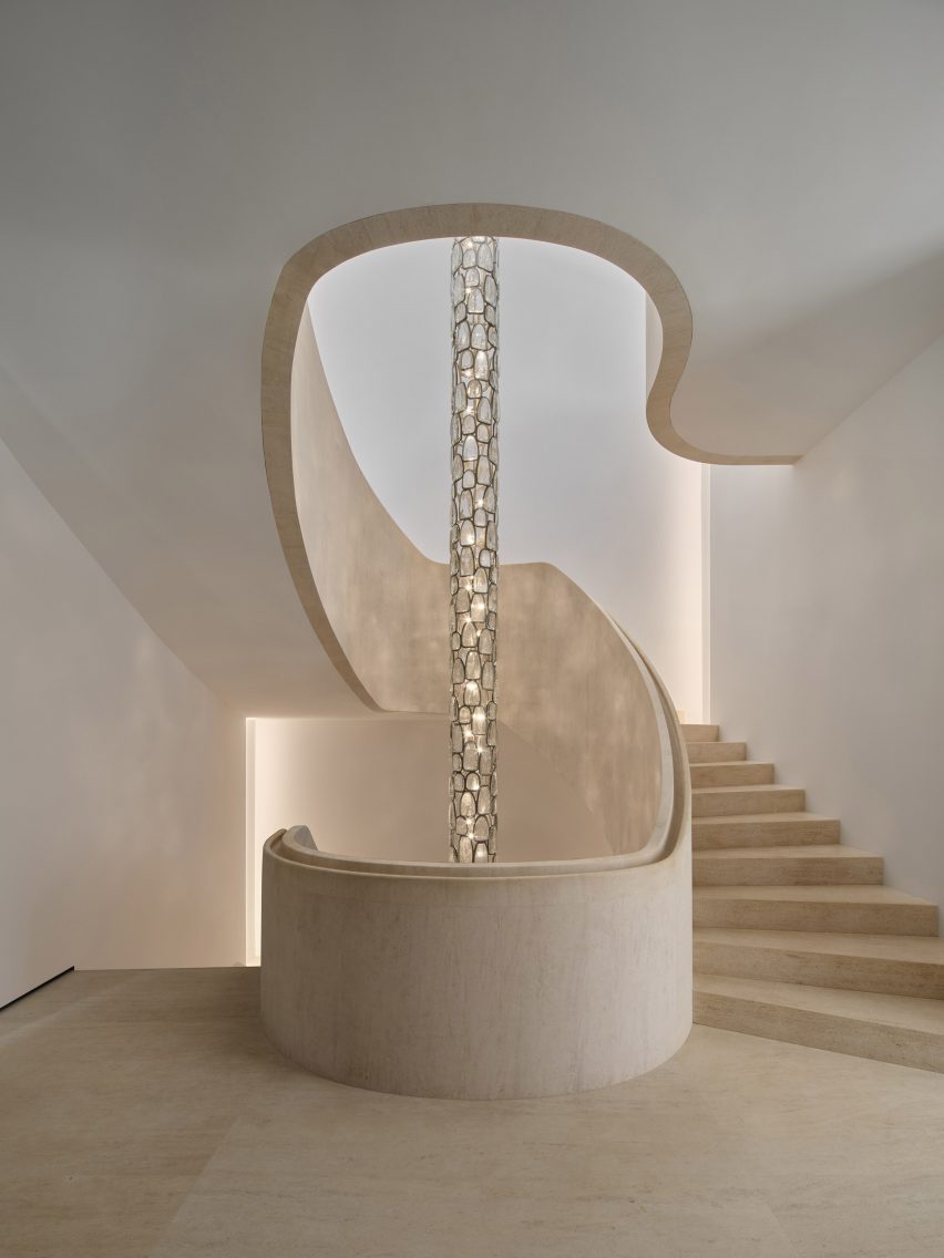 gallery residence by Burdiflek