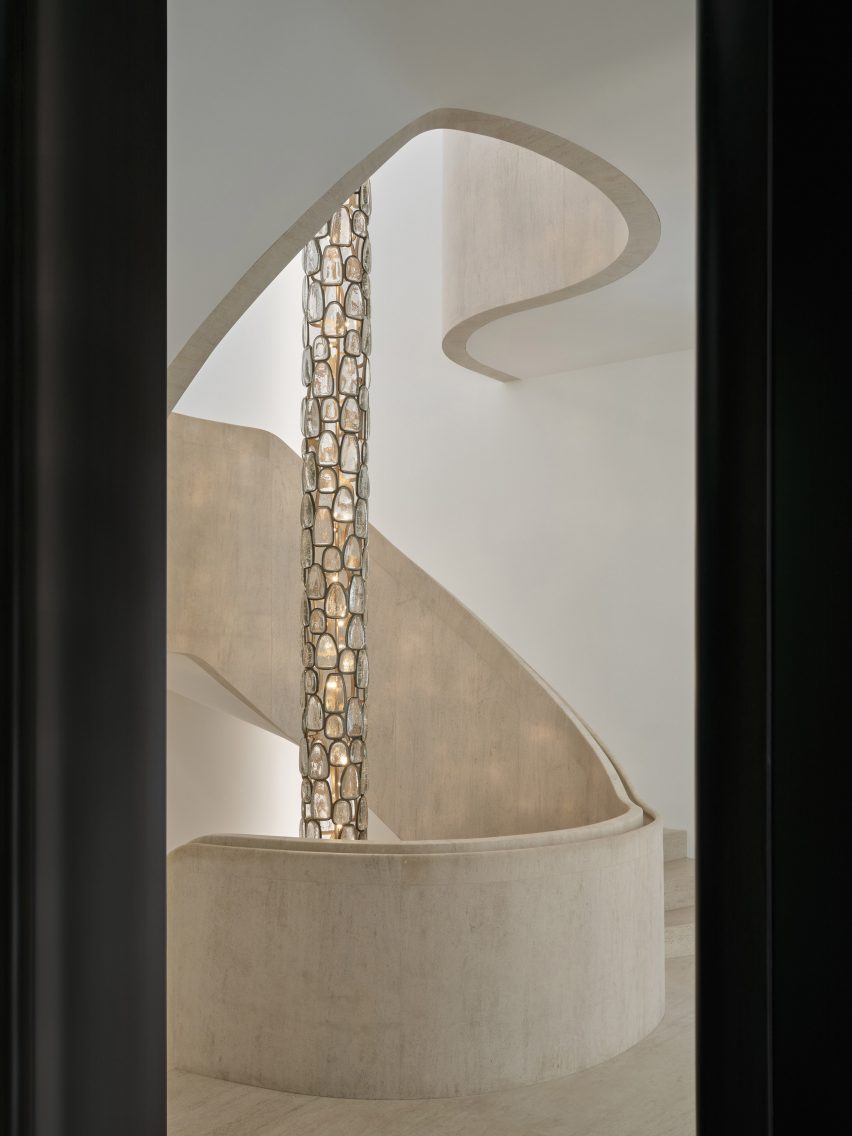 gallery residence by Burdiflek