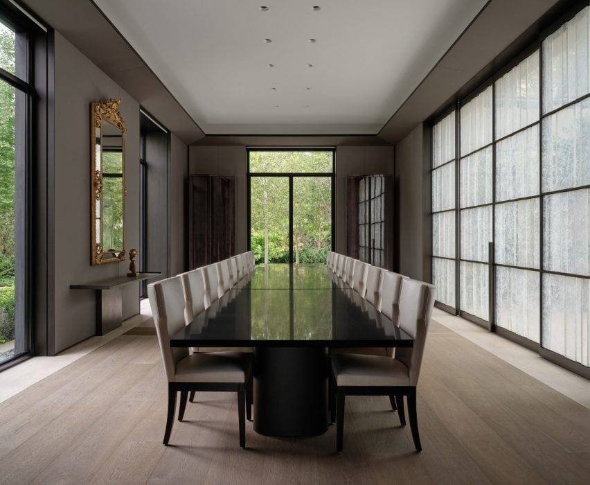 gallery residence by Burdiflek