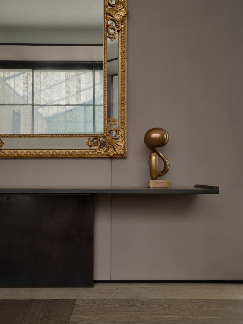 gallery residence by Burdiflek